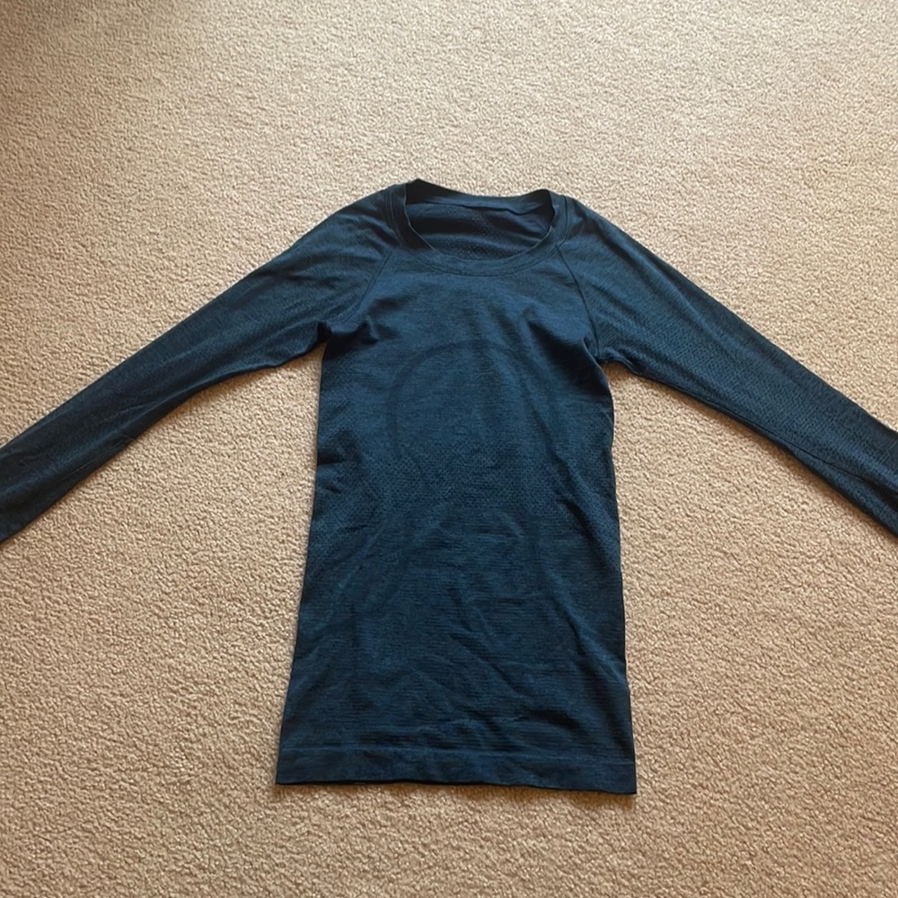 Lululemon long sleeve swiftly tech